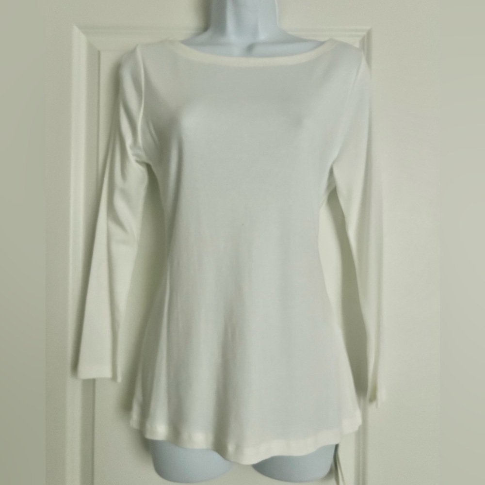 NWT VINEYARD VINES Casual Knits
Simple Boatneck White Tee Size Medium